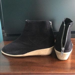 Bhava Studio vegan suede zip ankle boots size 9